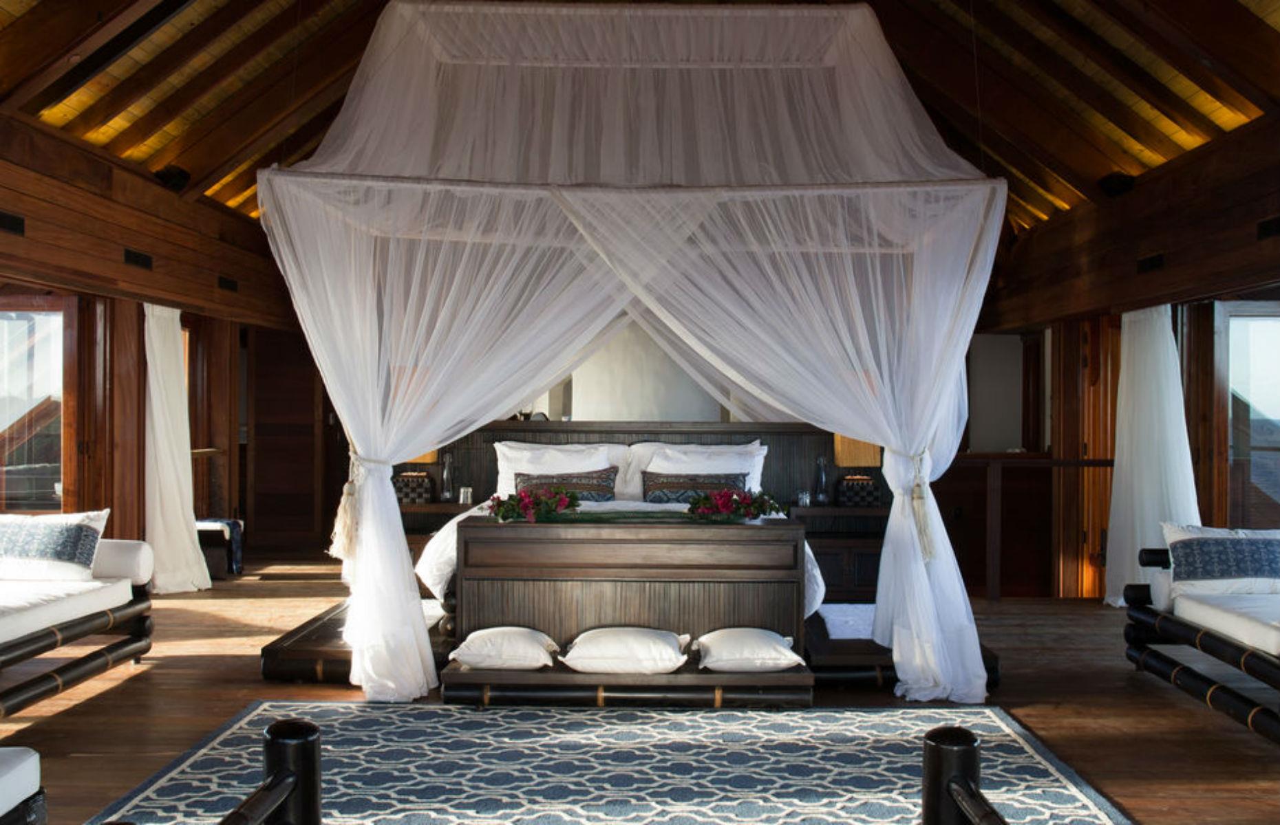 Rihanna’s Beverly Hills manor: $2,666 (£2.1k) per night 